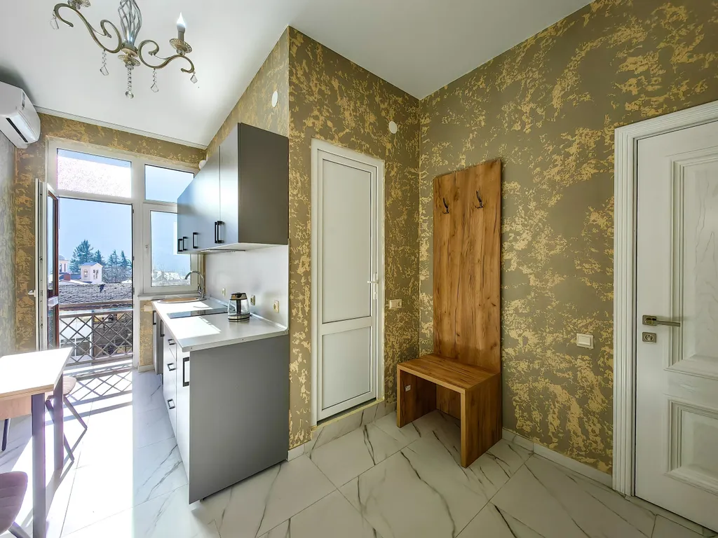 Апартаменты в светлых тонах с видом на горы