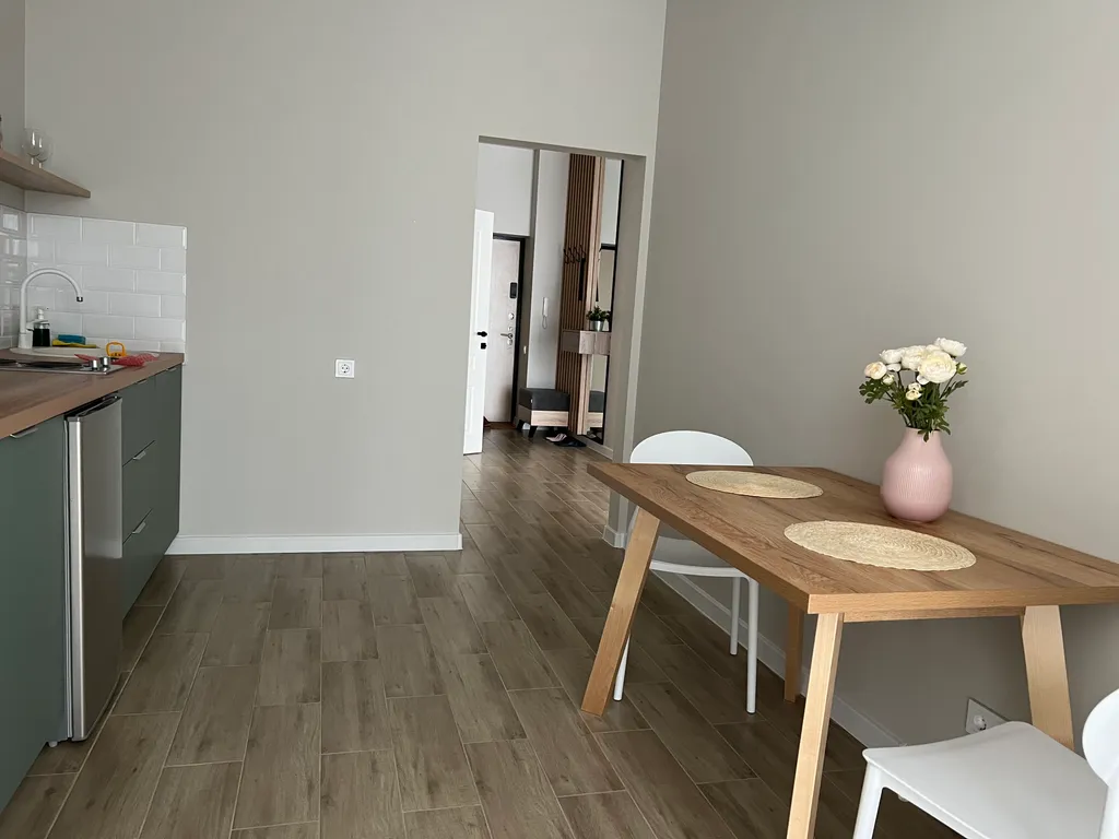 Современная квартира с кондиционером в центре города