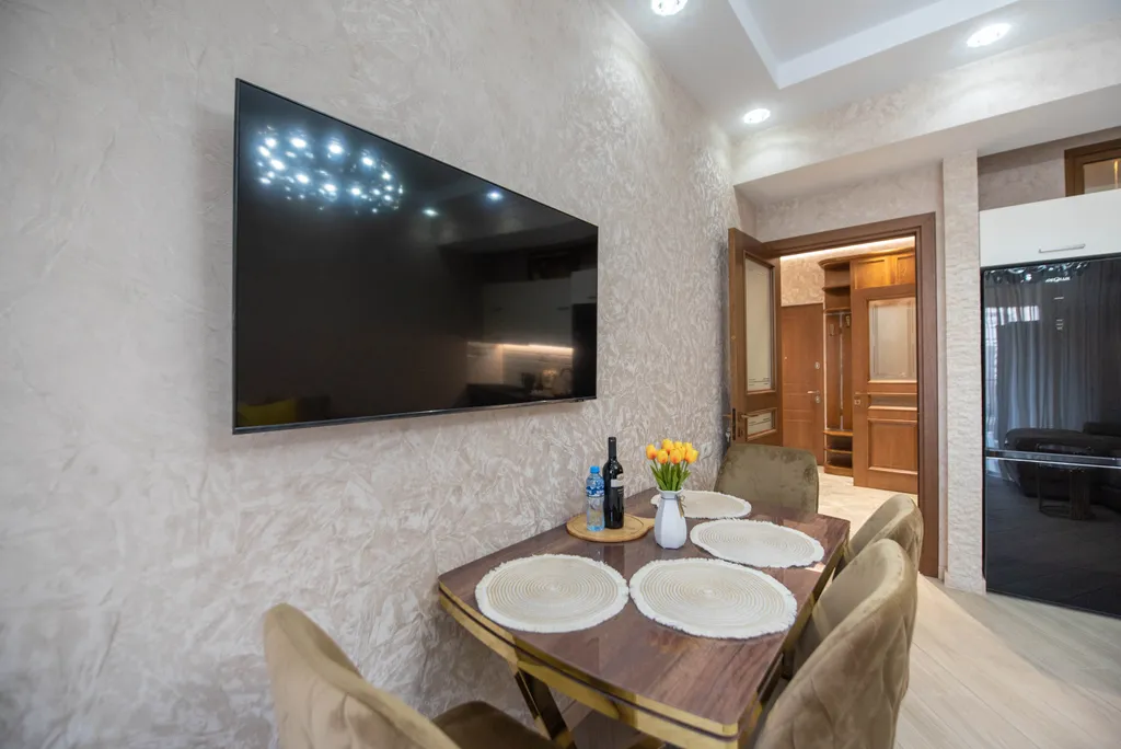 Просторная и светлая квартира у парка Мзиури