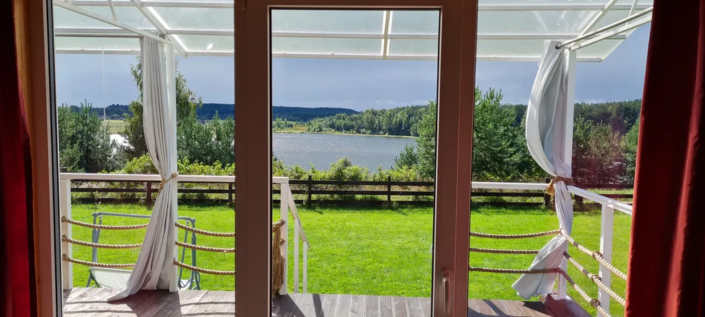 Гостевой дом на берегу лесного озера