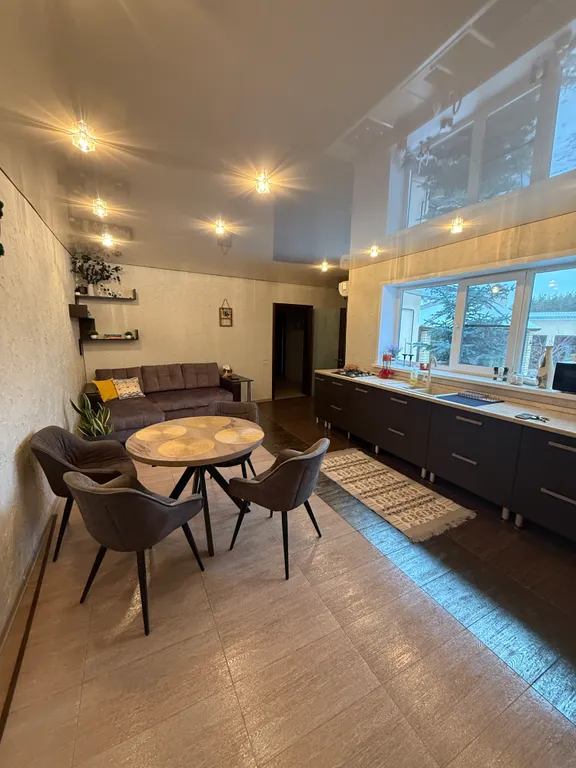 Уютный дом у леса