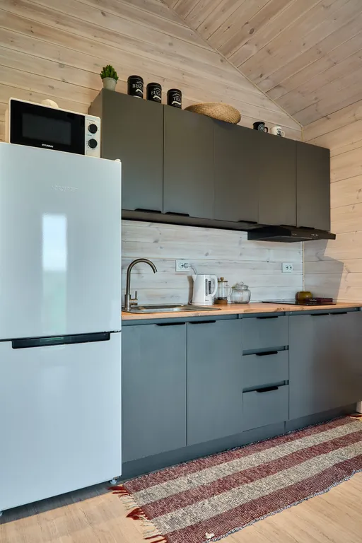 Дом с видом на пруд