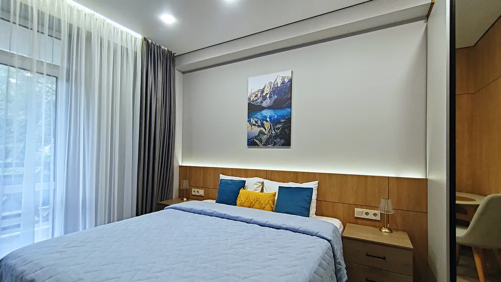 Студия в центре с балконом и видом на горы + бассейн/сауна