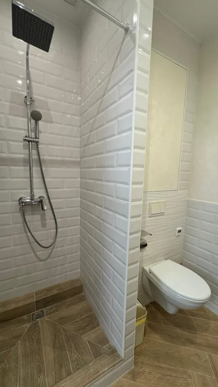 Евротрехкомнатный апартамент с балконом на первой линии