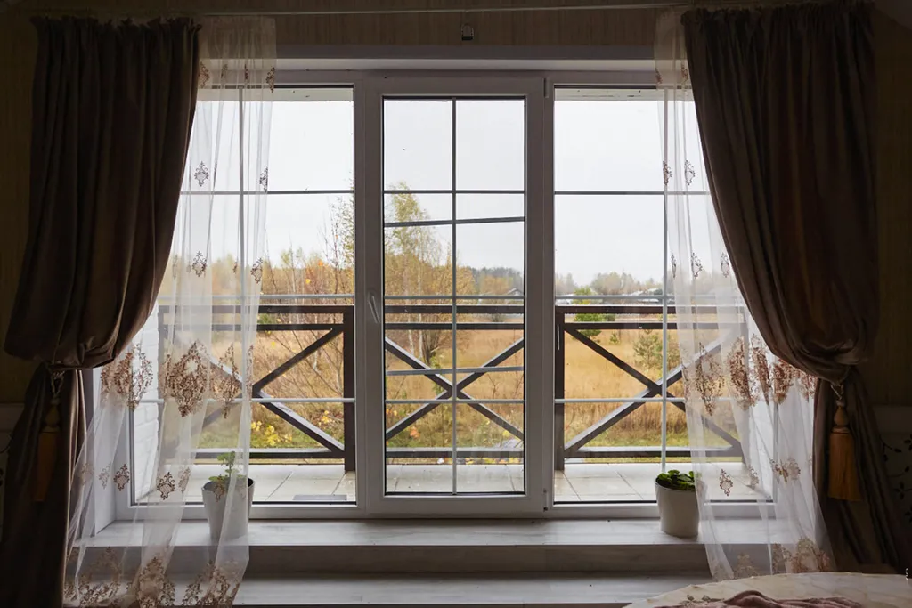 Уютный светлый дом в окружении природы