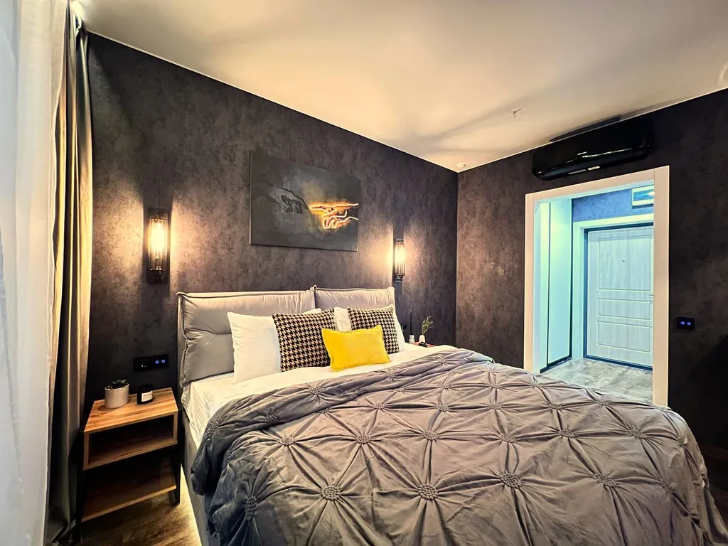 Уникальная cтудия с мини-бассейном на двоиx