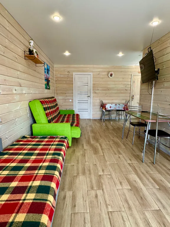 Уютный домик на берегу