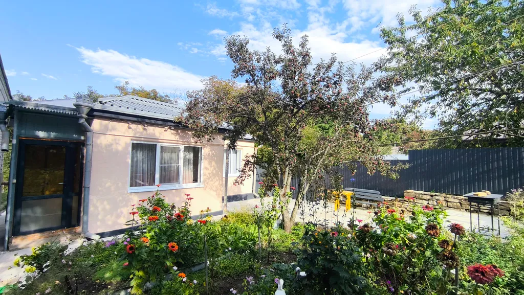 Коттедж Двухкомнатный дом в частном секторе — Кисловодск