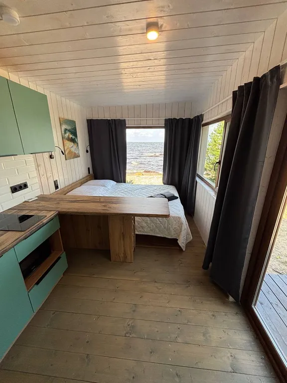 Домик на двоих на берегу Ладоги