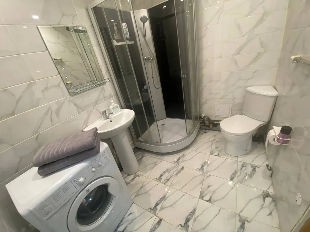 Шикарная однушка с отдельной комнатной в Зареченском районе