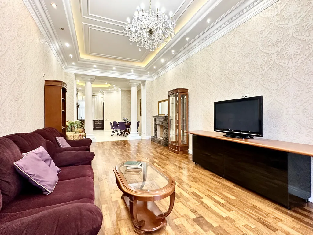 Стильная квартира с балконом и двумя санузлами