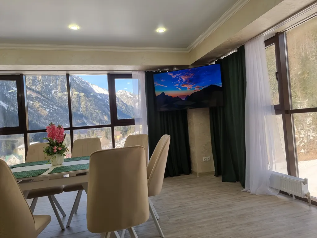 Апартаменты с панорамными видами на горы и лес в центре