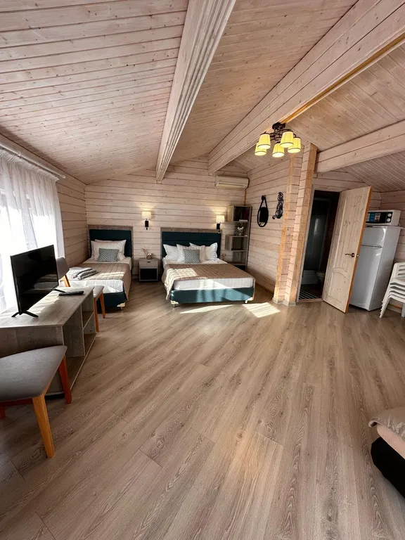 Коттедж Апартаменты с видом на море Комната 35 кв.м, кухня-веранда 18 кв.м. — Кучугуры