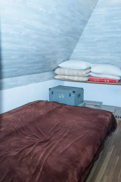 Уютный дом в окружении леса