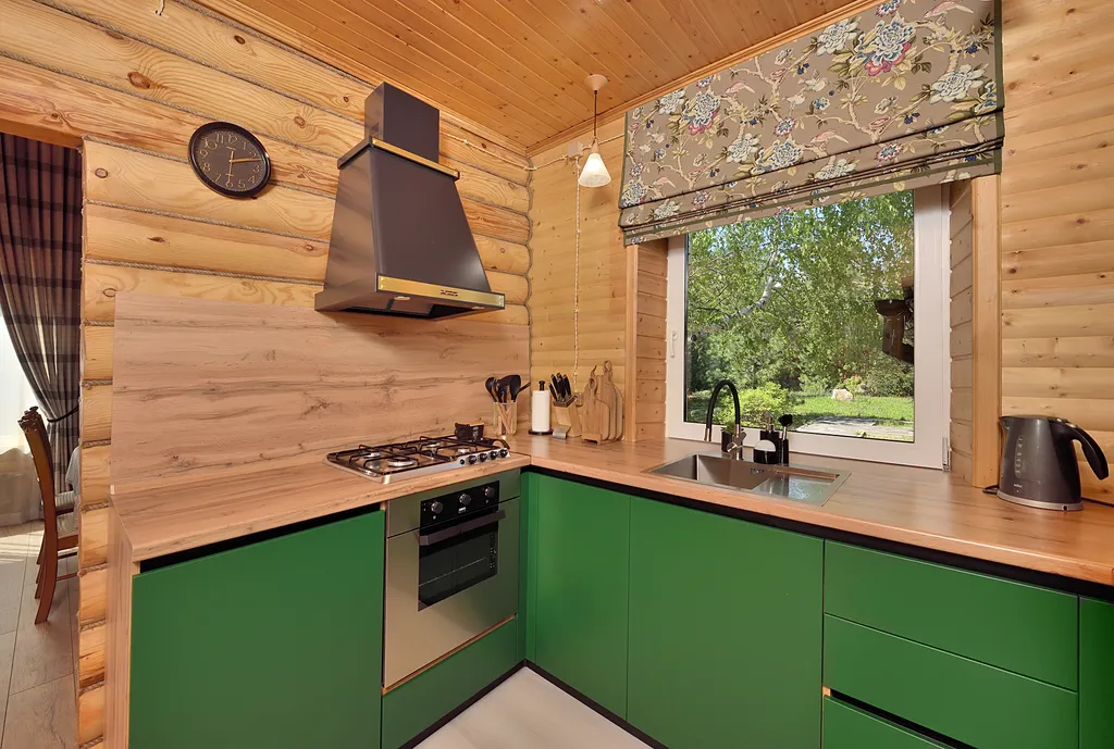 Деревянный большой дом для компаний и семей