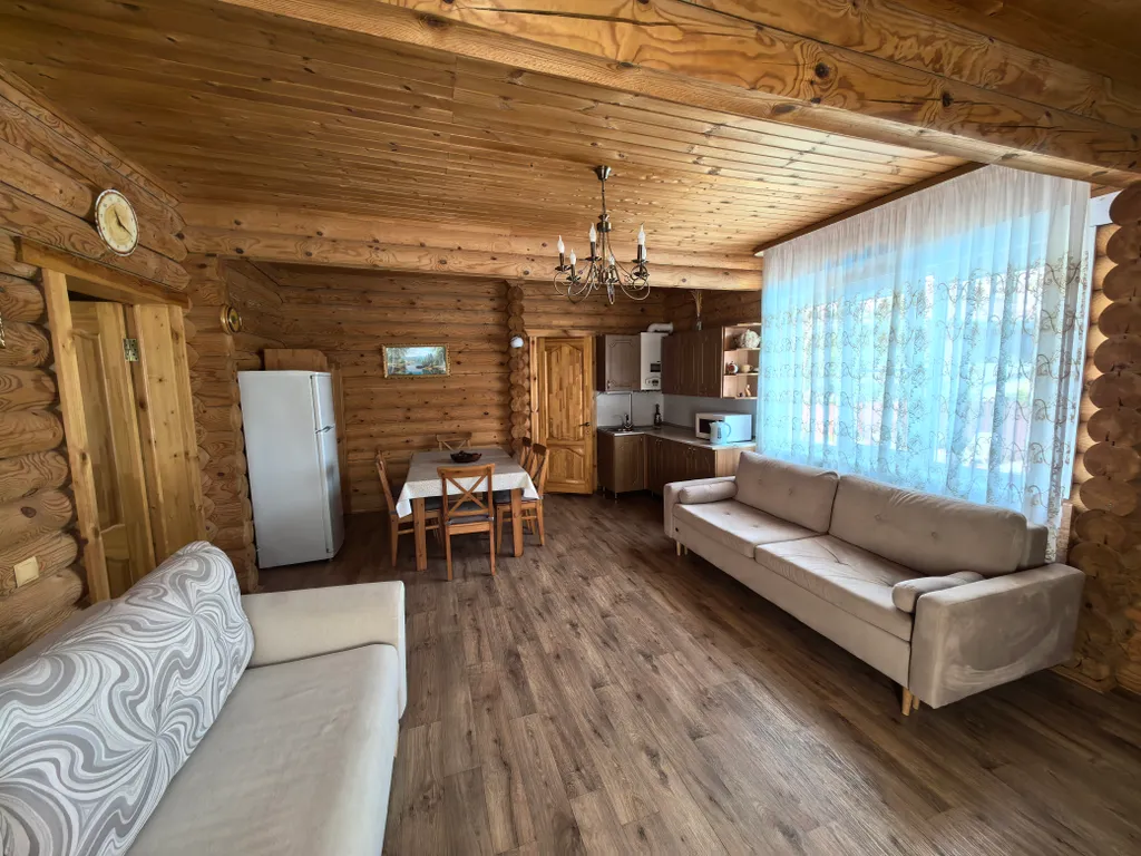 Дом сруб с бассейном и баней