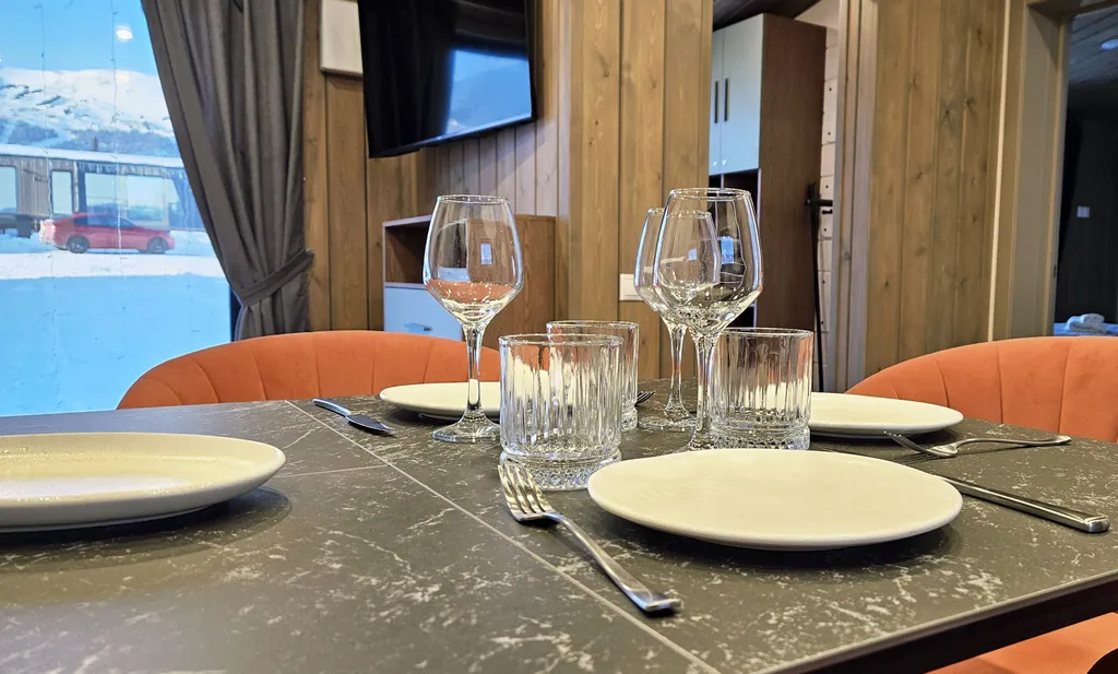 Далеко и надолго