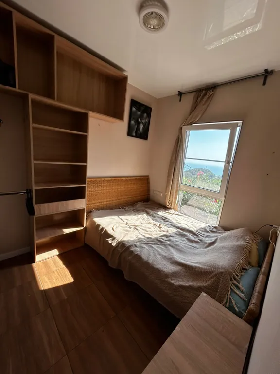 Домик с панорамным видом