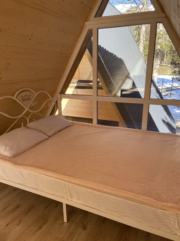 А-фрейм 2 с видом на горы и лес