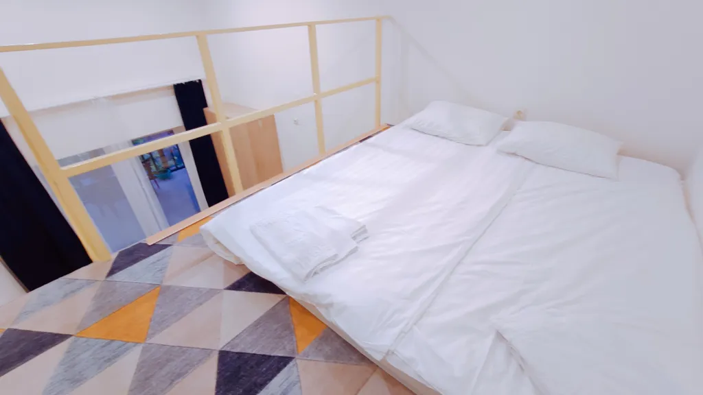 Четырёхместный стандарт с  широкими кроватями на двух уровнях