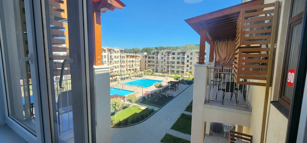 Евродвушка с видом на бассейн