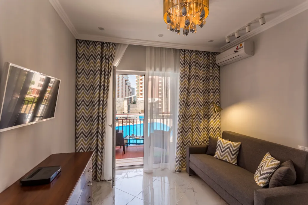 У моря, вид на бассейн