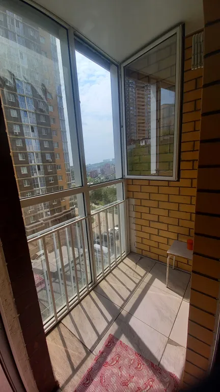 Студия с балконом в новом доме, недалеко от центра