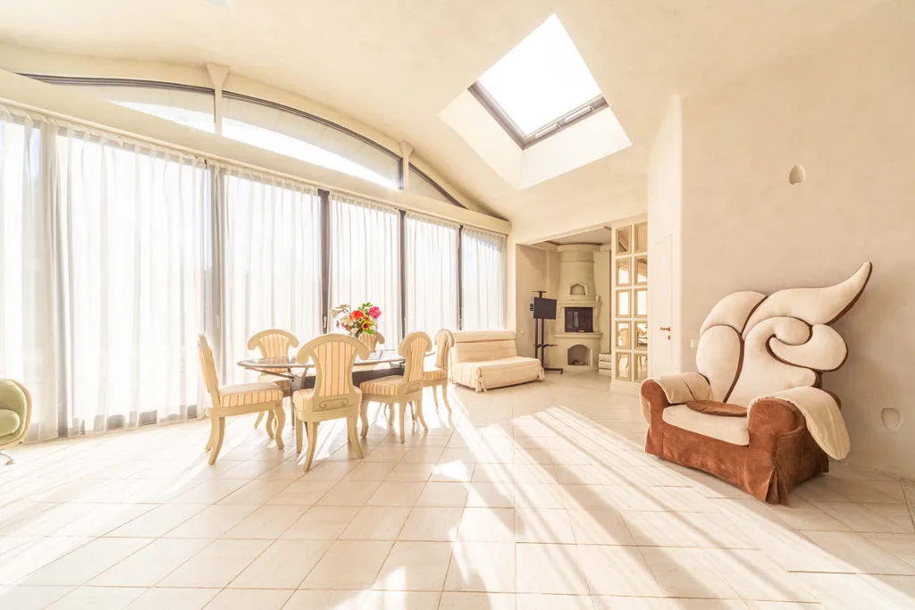 Уютный дом у озера