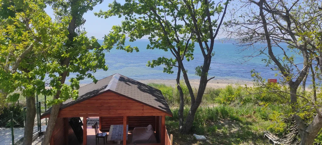 Уютный дом на берегу моря