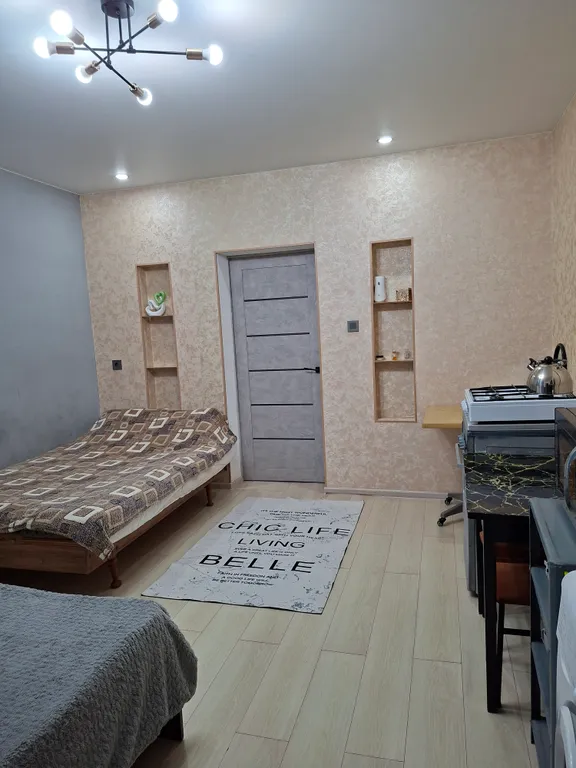 Рядом с жд вокзалом, уютный, чистый домик со двором.Напротив продукты