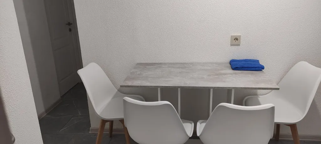 Квартира Квартира 2комн. Апарт автоном. Отоплен, кухня, стирка, балконы, изолированные спальни — Судак