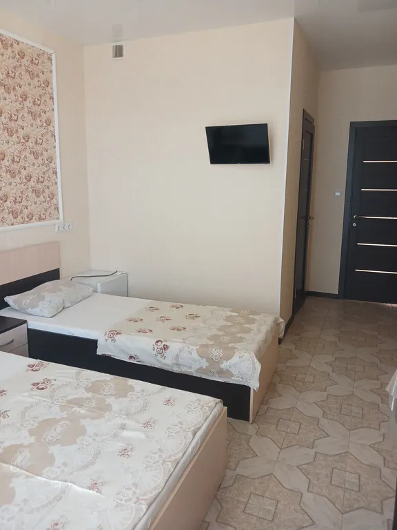 Уютная комната с видом на сад