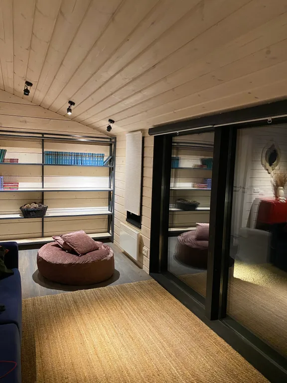 Дача в лесу с панорамными окнами