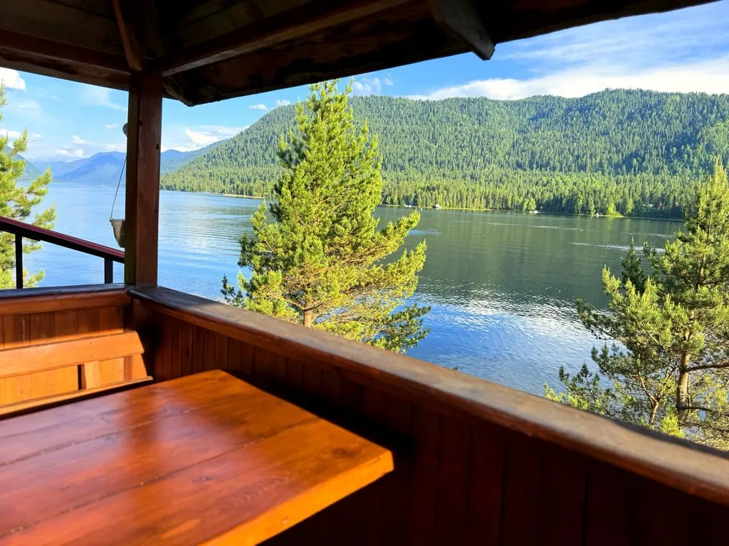 Дом с видом на озеро