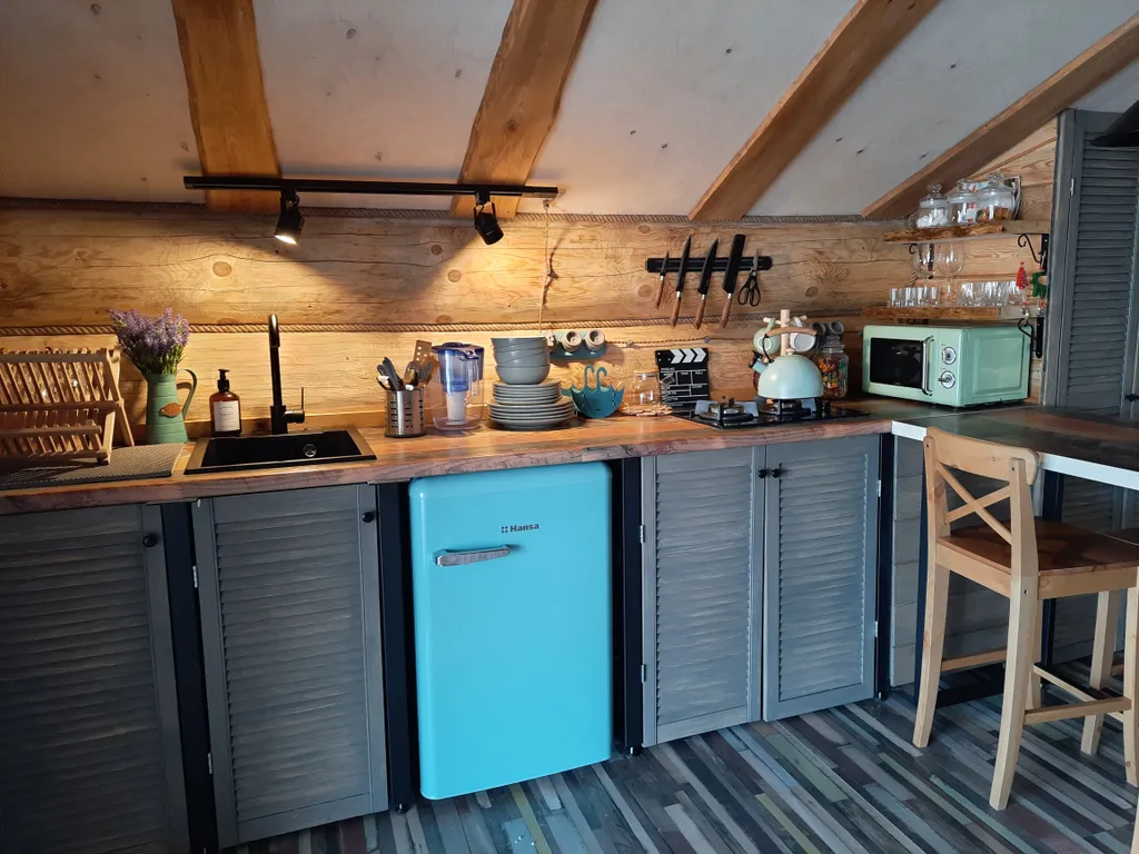 Домик с видом на озеро