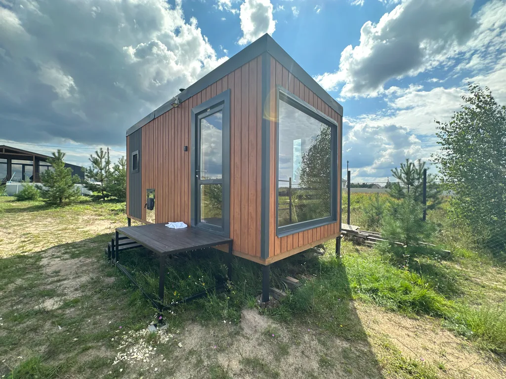 Стильный современный дом для отдыха на природе