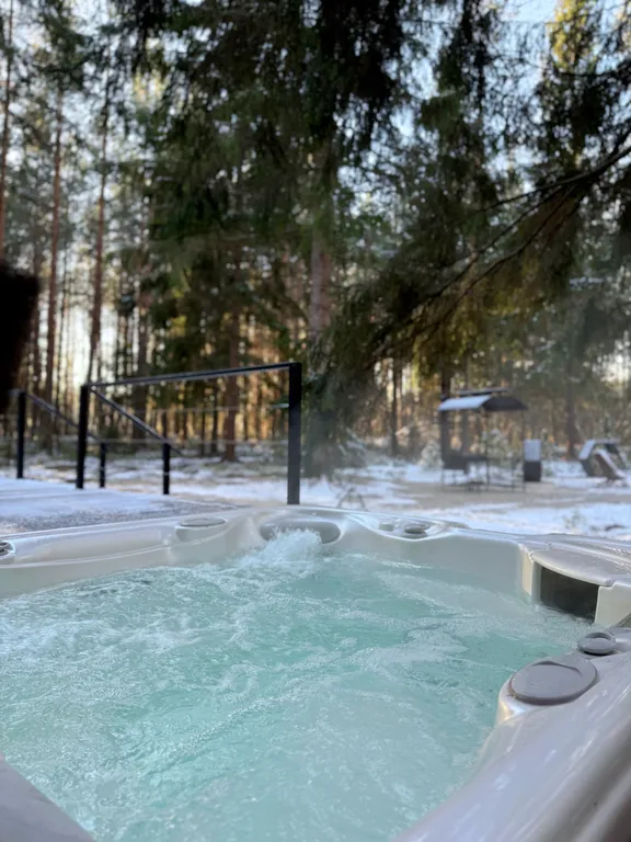 Уютный дом Elovoye в сердце леса с уличным спа-бассейном