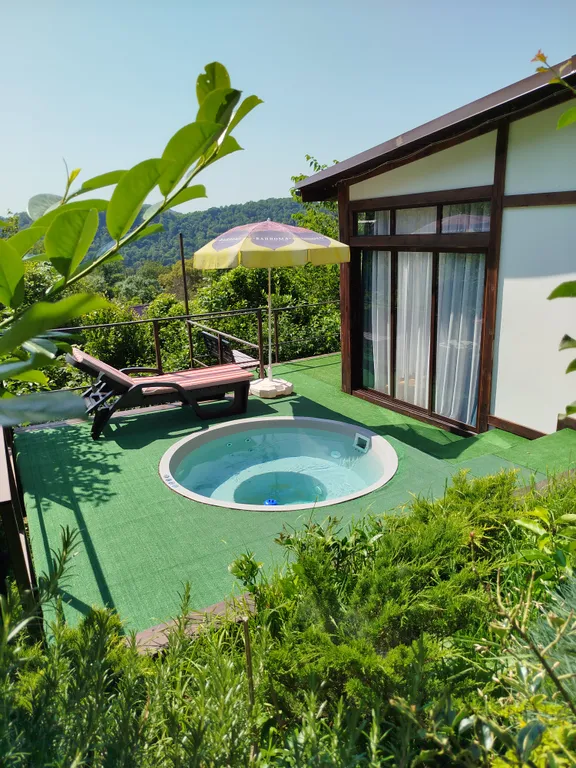 Коттедж с баней и тёплым джакузи