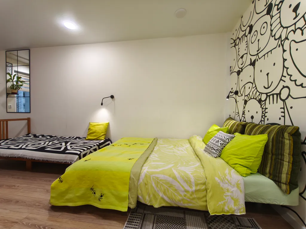 Кв-студия с отдельной спальней с лоджией Центр в5мин, напротив универа