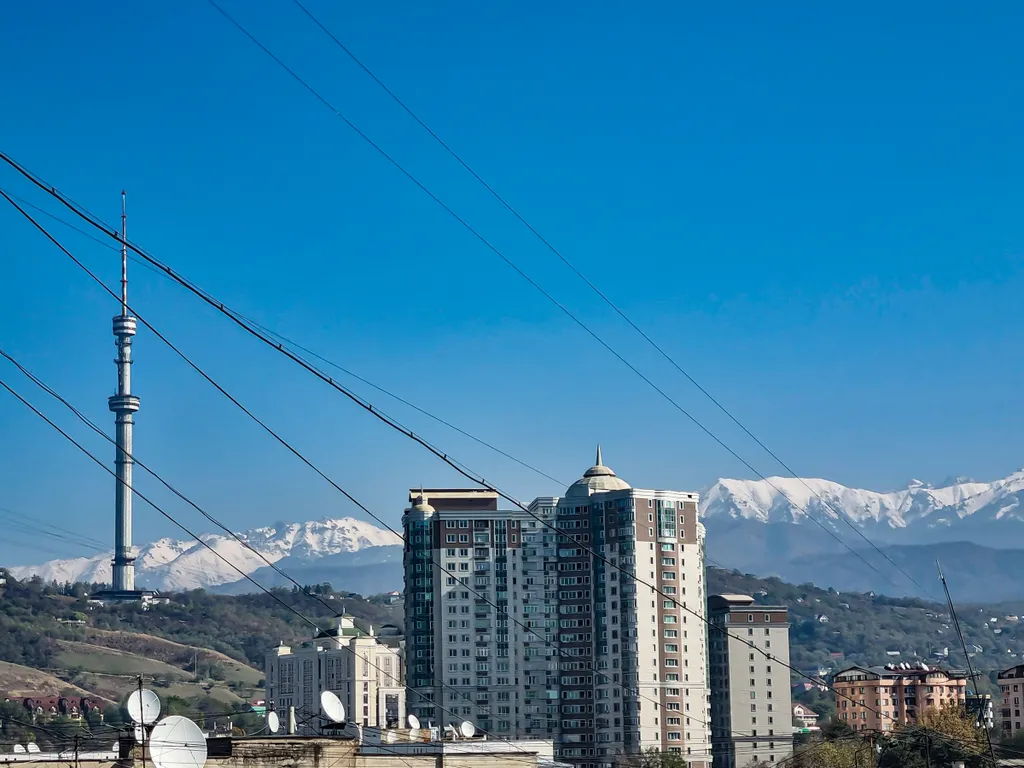 Шикарный вид на горы в самом центре города