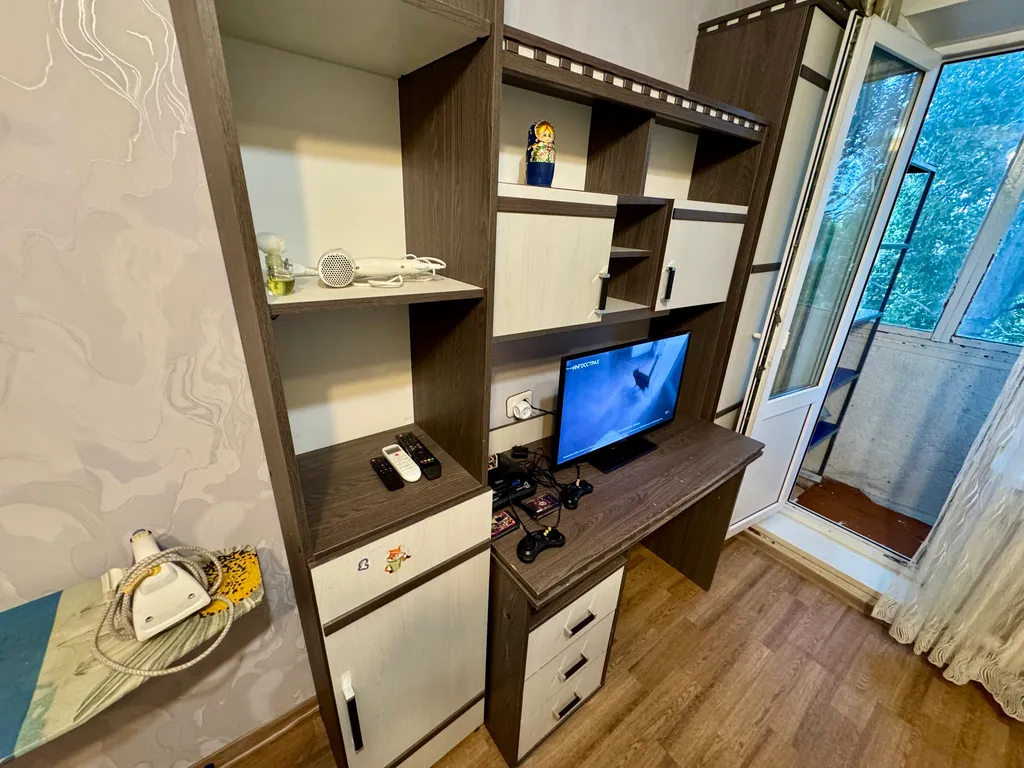 1 комнатная квартира, выход в лесо-парк рядом больница имени Середавина