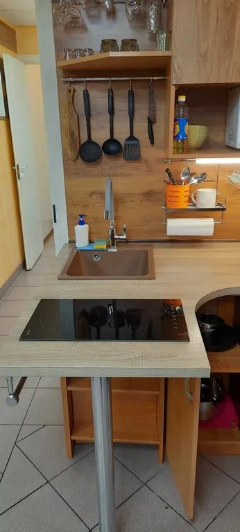 Уютная, квартира-студия, с отдельным входом, в центре города