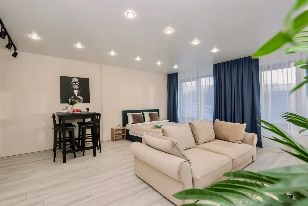 Студия c дизaйнерским интерьеpом