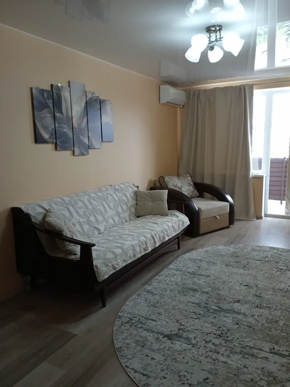 Квартира с видом на набережную и горы