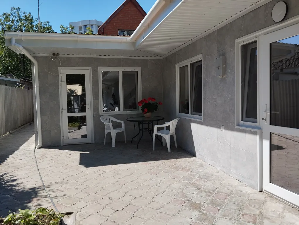 Коттедж Часть дома с отдельным входом и двором — Анапа