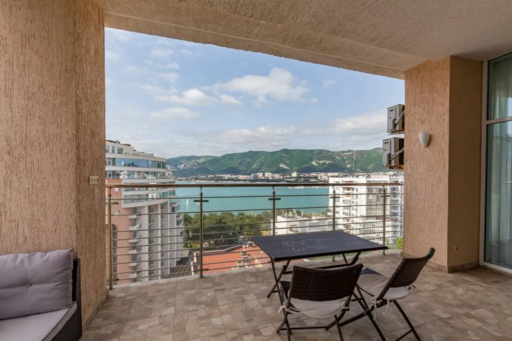 Квартира с террасой и видом на море