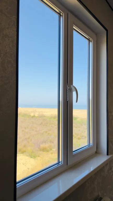 Шикарный дом с бассейном на берегу