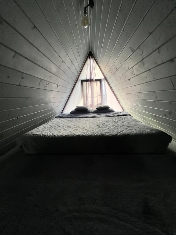 Уютный дом A-Frame в лесу