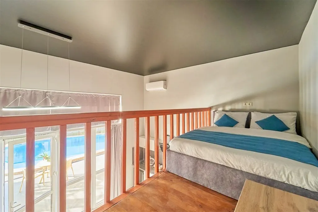 Квартира Двухуровневые апартаменты с выходом на теплый бассейн — Адлер