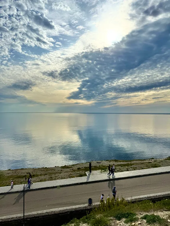 Уютная двухкомнатная квартира рядом с Крещенским парком